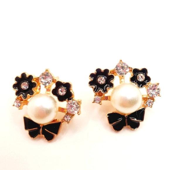 metal earrings with white imitation pearl / crystals and florals on brass - Picture 4 of 7